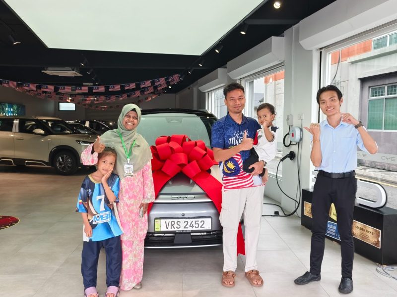 BYD M6