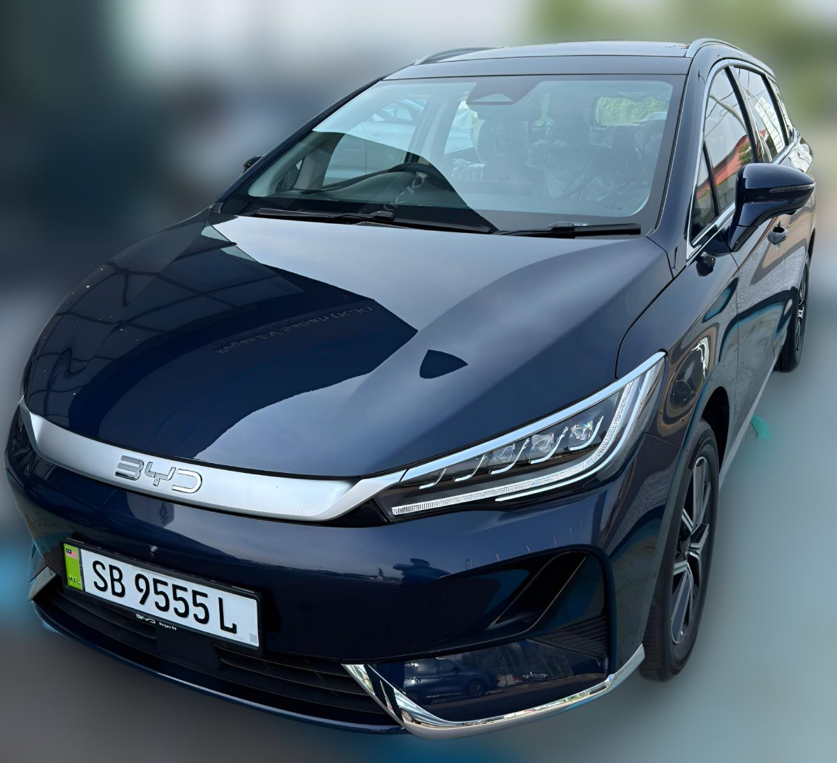 BYD M6